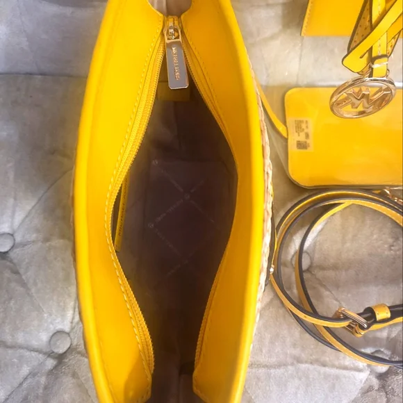 Authentic Michael Kors 5 way bag . - Picture 4 of 7